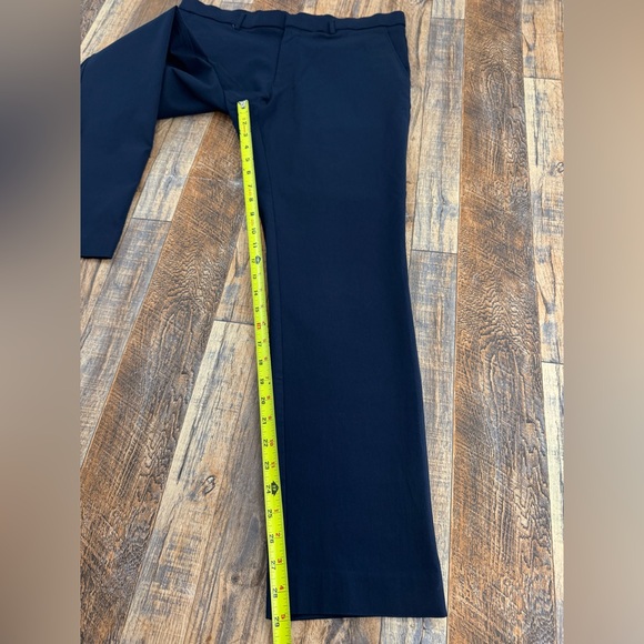 Tommy Hilfiger Men’s Flat Front, Straight Leg Casual Slacks, Navy Size 36x30 - Picture 4 of 9